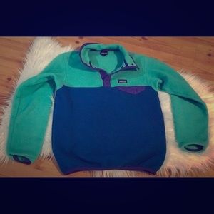 Girls large Patagonia pullover